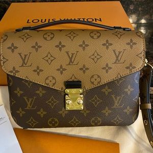 Louis Vuitton Pochette Métis Reverse Monogram